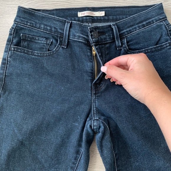 Levi’s 710 Super Skinny Raw Hem Mid Rise Jeans - Picture 12 of 16